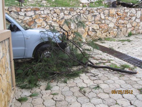 A Fort-Jacques, ce que la tempête tropical Isaac a fait. - At Fort-Jacques, this is what the tropical storm Isaac has done.