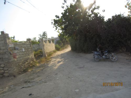 Une des nombreuses motos en Haïti - One of the many motorcycles in Haiti