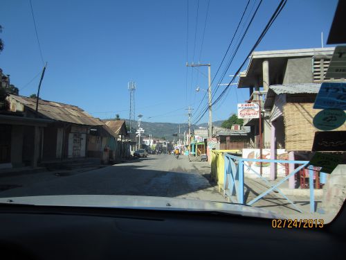 Une des rues principales de Jacmel - One of the main road in Jacmel