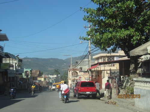 Une des rues principales de Jacmel - One of the main road in Jacmel