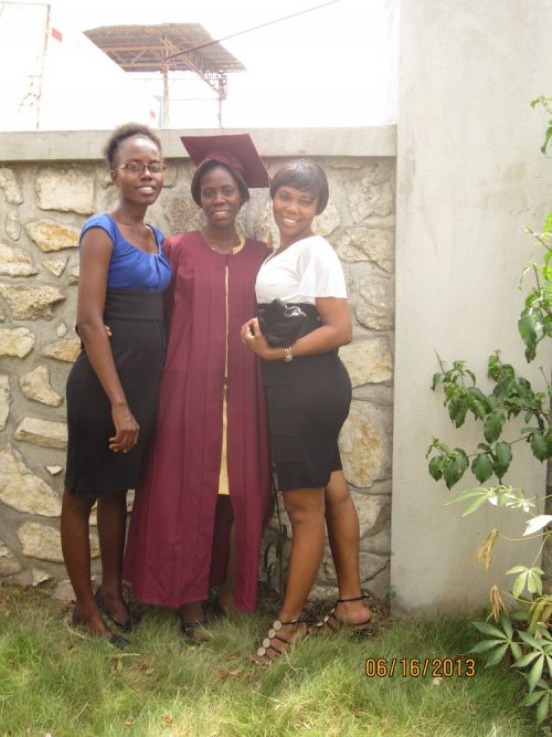 Kathiana avec deux de ses amies - Kathiana with two of her friends