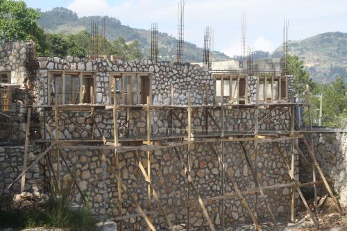 Construction de la future école pour les jeunes de l'orphelinat! - Construction of the futur school for the young ones at the orphanage!