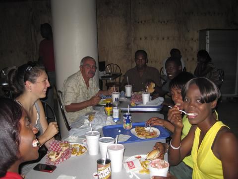 Toute la famille en Haïti avec notre concierge au bout de la table - Our Haitian Family with our landlord at the end of the table