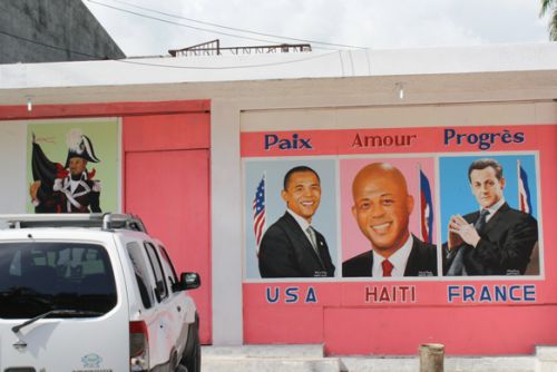 Peinture murale à gauche du 1er Président d'Haïti suivi par Obama, Martelly et Sarcozy pour travailler ensemble - Mural left of the 1st President of Haiti followed by Obama, Martelly and Sarcozy working together