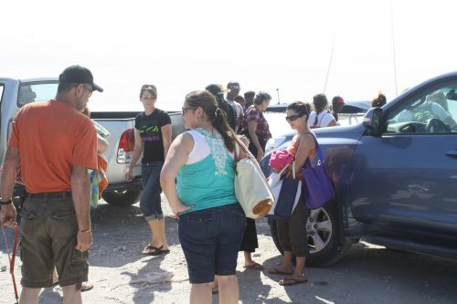 Au quai, attendant pour notre transport jusqu'à l'Ile à Vaches - At the wharf, waiting for our transportation to the 