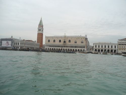 Arrivée à Venise sur des vedettes-Taxi