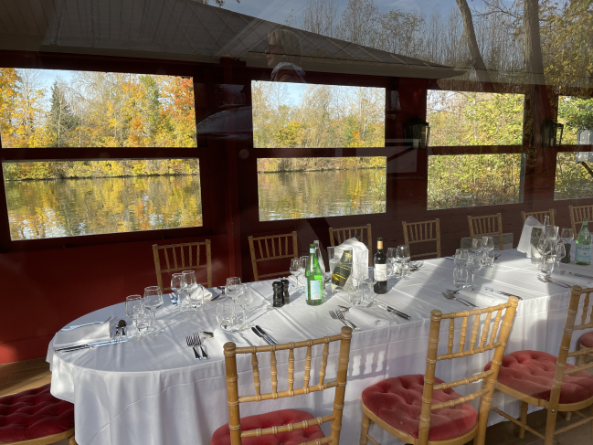 Notre Guinguette au bord de la Seine pour le déjeuner