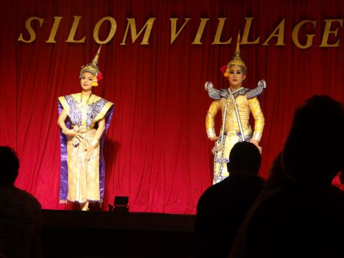 danse traditionnelle au Silom village