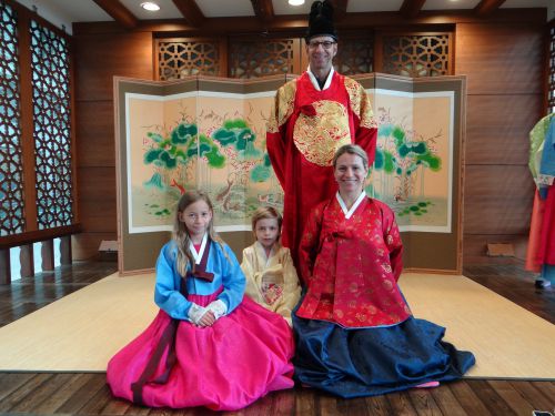 le roi Coréen et sa reine..et les enfants!!