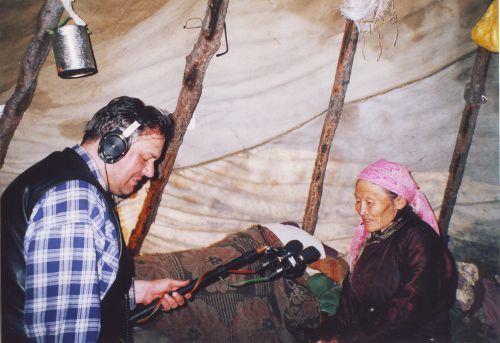 séance enregistrement de chants Tsaatan (Mongolie) 2004