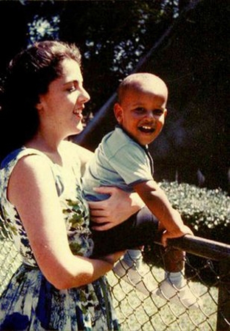 Barack Obama et sa mère Stanley Ann Dunham.jpg