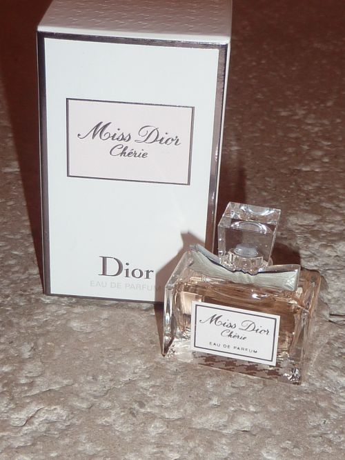 Miniature de parfum MISS DIOR CHERIE de DIOR