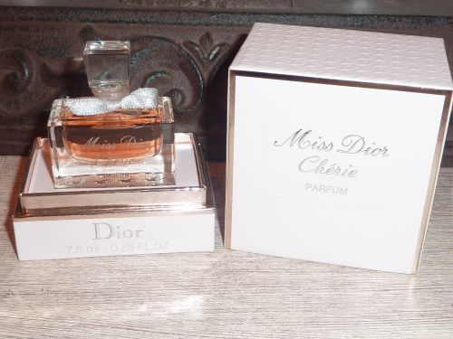 EXTRAIT MISS DIOR CHERIE