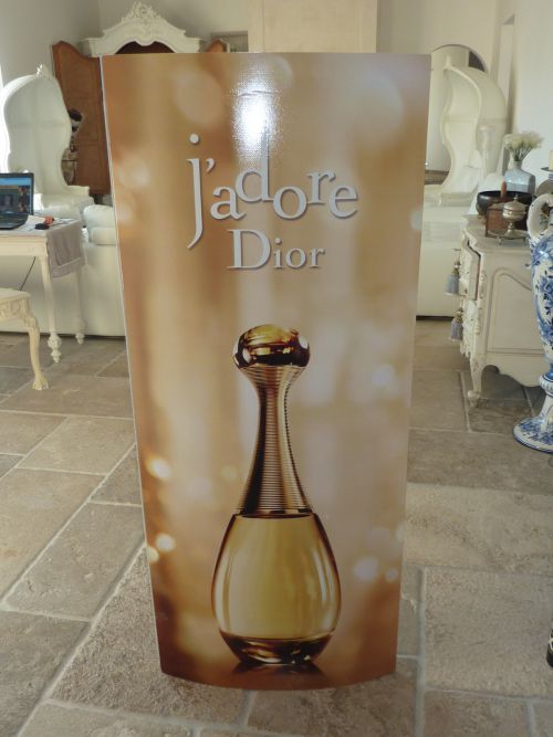 PLV J'ADORE de DIOR   1m46 de haut * 62