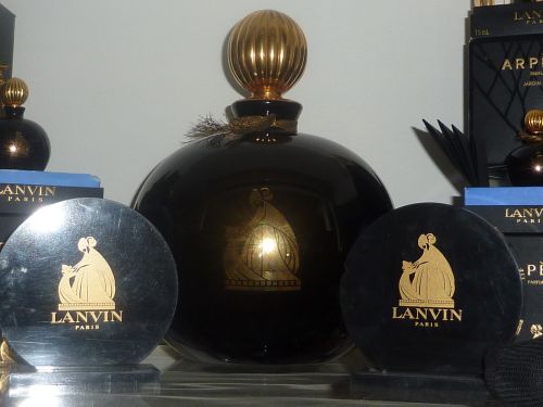 Flacon GEANT ARPEGE LANVIN FACTICE 2 litres avec ces 2 Présentoirs