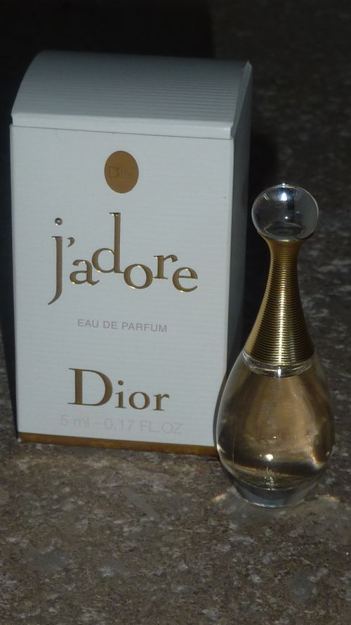 Miniature de parfum J'adore de DIOR