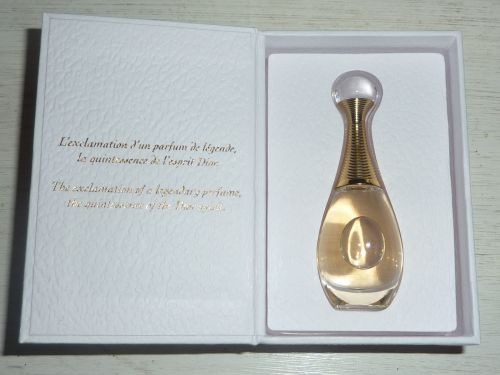 Miniature de parfum J'adore de DIOR édition noel 2012