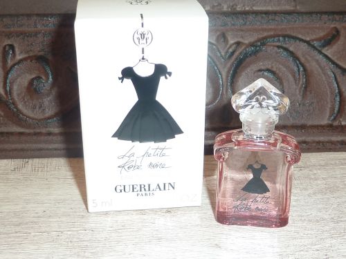 Miniature de parfum LA PETITE ROBE NOIRE  de GUERLAIN