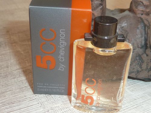 Miniature de parfum 5CC de CHEVIGNON