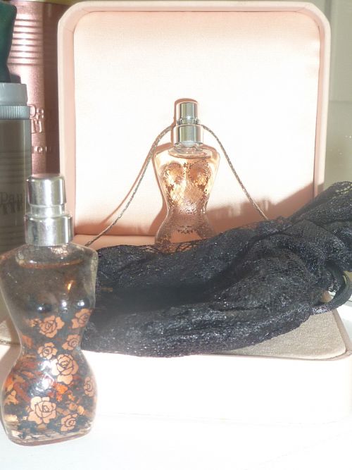 Miniature de Parfum GAULTIER corset dentelle et collier classique