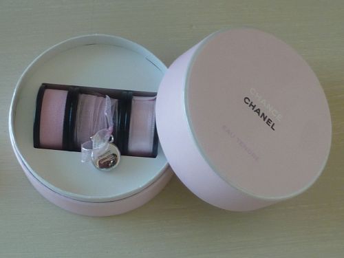 Miniature de parfum CHANCE eau tendre boite à chapeau, boite à couture