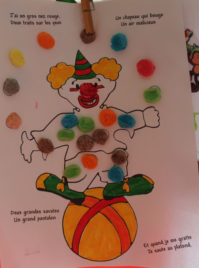 Le clown jongleur (coller des morceaux de play-maïs)