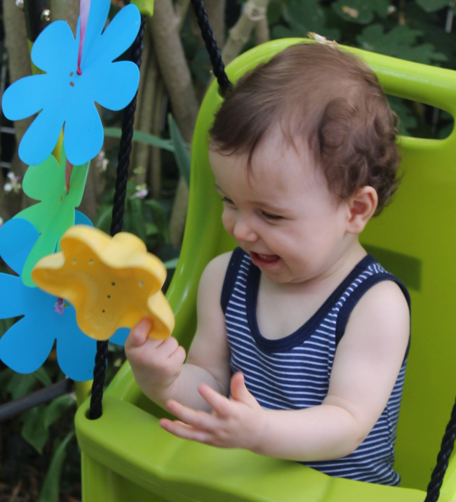 Titouan, nous avons été ensemble quelques mois entre ton ancienne nounou et la crêche ! petit garçon toujours avec le sourire , je te souhaite de belles choses à la crêche !