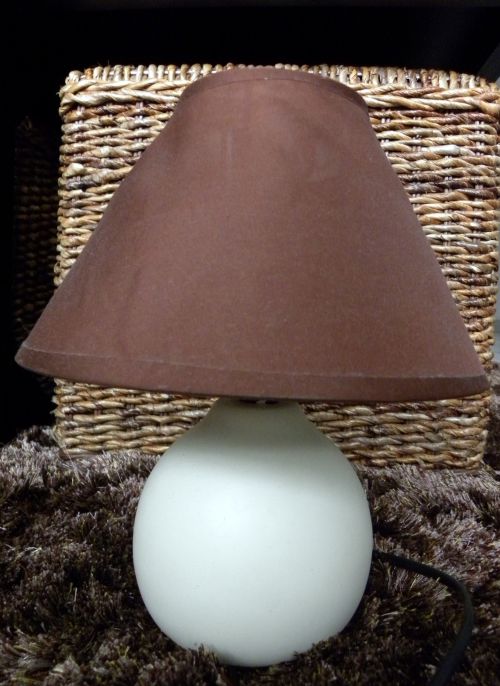 Voici une petite lampe à retaper,