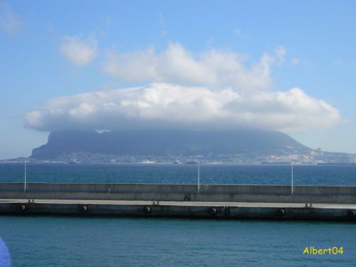 Gibraltar dans les nuages