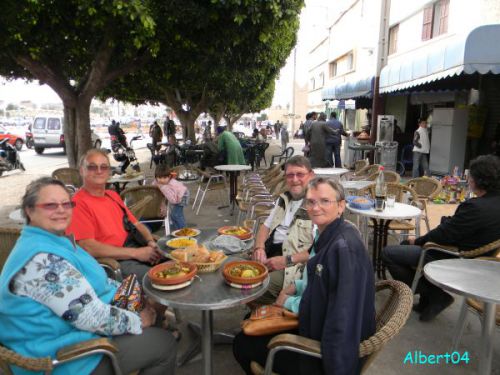 10 février Déjeuner devant le souk El Ahad d'AGADIR (5)