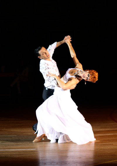 valse avec Fauve Hautot et Maxime Dereymez.jpg