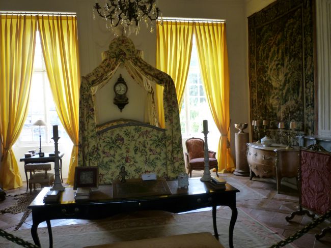 Chambre de la Marquise avec son baldaquin