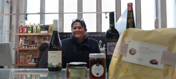 SANDRINE SOLARI PRODUITS IALIENS AU FOND A DROITE MARS 2024.jpg