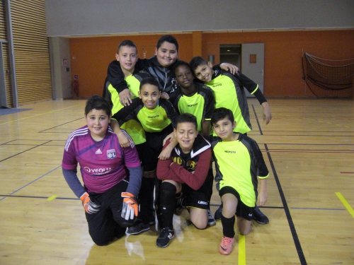 tournoi escale  U 13 AS TONKIN et une entraineuse.JPG