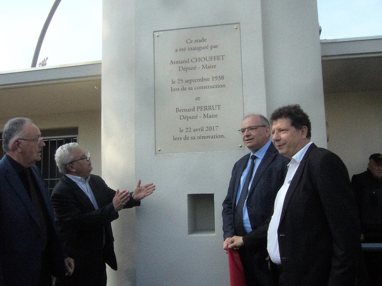 plaque stade  22 04 2017.jpg