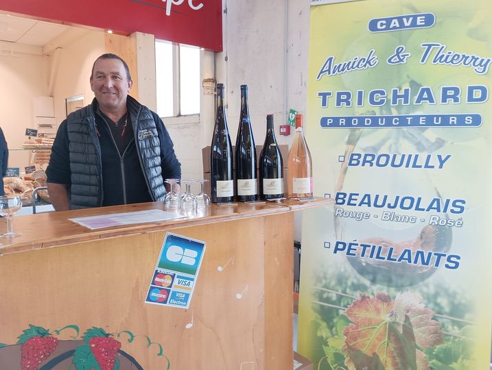 Annick et Thierry Trichard viticulteur marché mars 2023.jpg