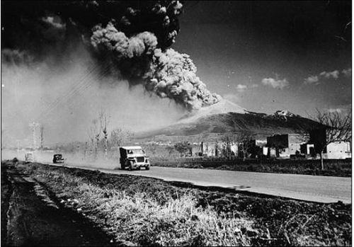 Vésuve en éruption, année 1944