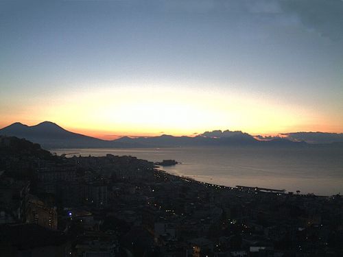 Lever de soleil sur la baie de Naples