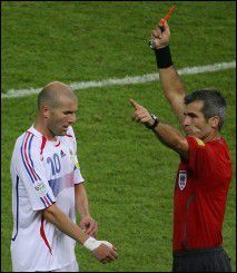 Qu'auriez vous fait à la place de Mr Elizondo après le coup de boule de Zidane ? Pourquoi ?