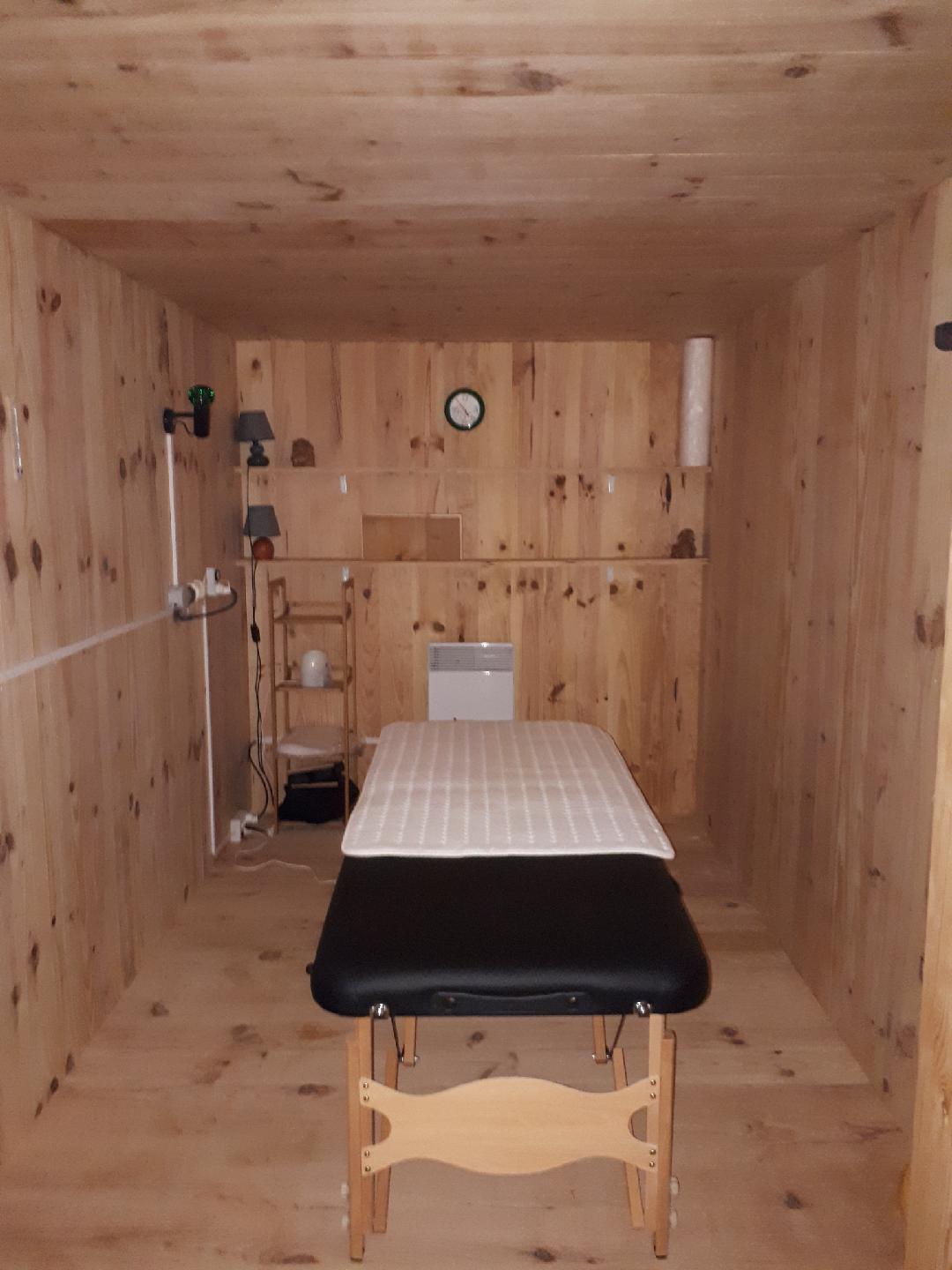 cabine massage.jpg