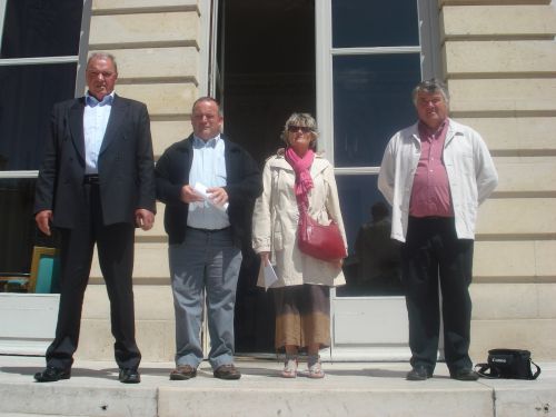 Devant l'Hôtel de Lassay