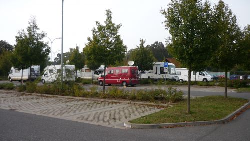 Aire ce camping-car et curiste .Ville de cure et de roses sur les bords de la Salza, Bad Langensalza est la deuxième plus grande ville du district d’Unstrut-Hainich. Cette station thermale se trouve également dans la partie ouest du Thüringer Kernland. El