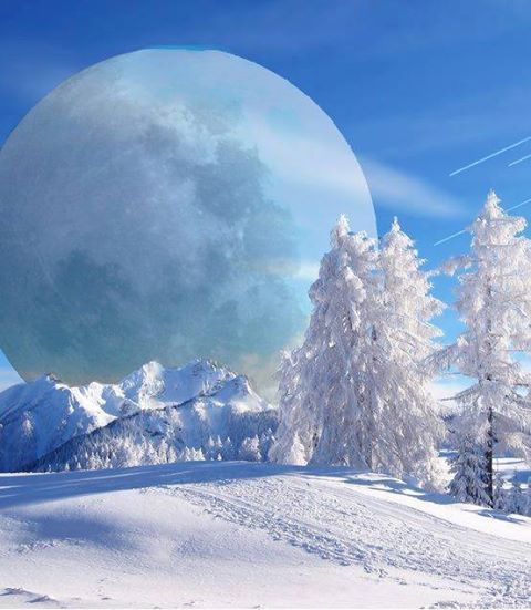grosse pleine lune sur paysage de neige.jpg