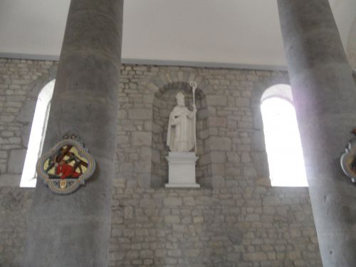 intérieur droit de l'église de Valfin