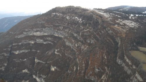 Les grés ( nous voyons bien le plissement de la montagne