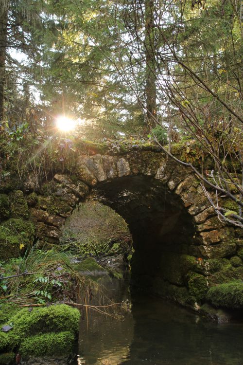 Pont sur le Loutre ( ph de r Sardet) 