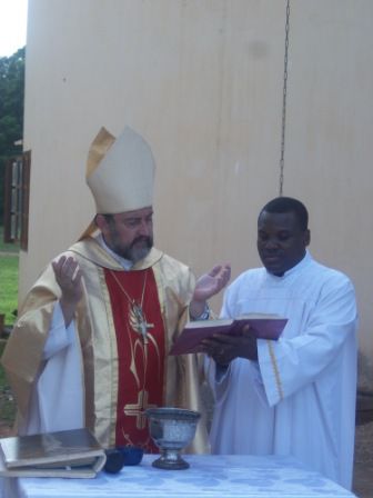 Messe présidée par Mgr Jean Jose Aguire,