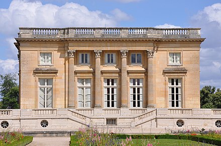 Petit_Trianon_-_Façade_ouest_(2).jpg