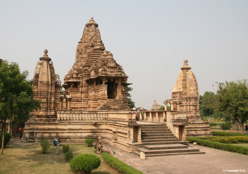 khajuraho temple.jpg