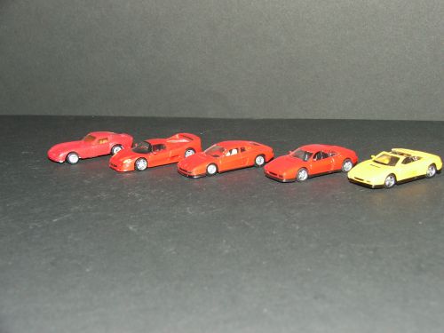 de gauche à droite: 250 GTO62  RietzeAutoModele, F50 , Testarossa, 348TB  (les 3 de chez Herpa), 348TS   Wiking